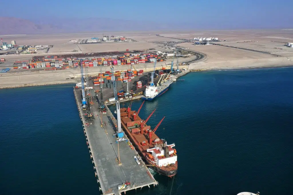 Implementación de Sistema Troncalizado Capacity Plus Single Site en Puerto Angamos foto nuevas gruas 1024x683.jpg